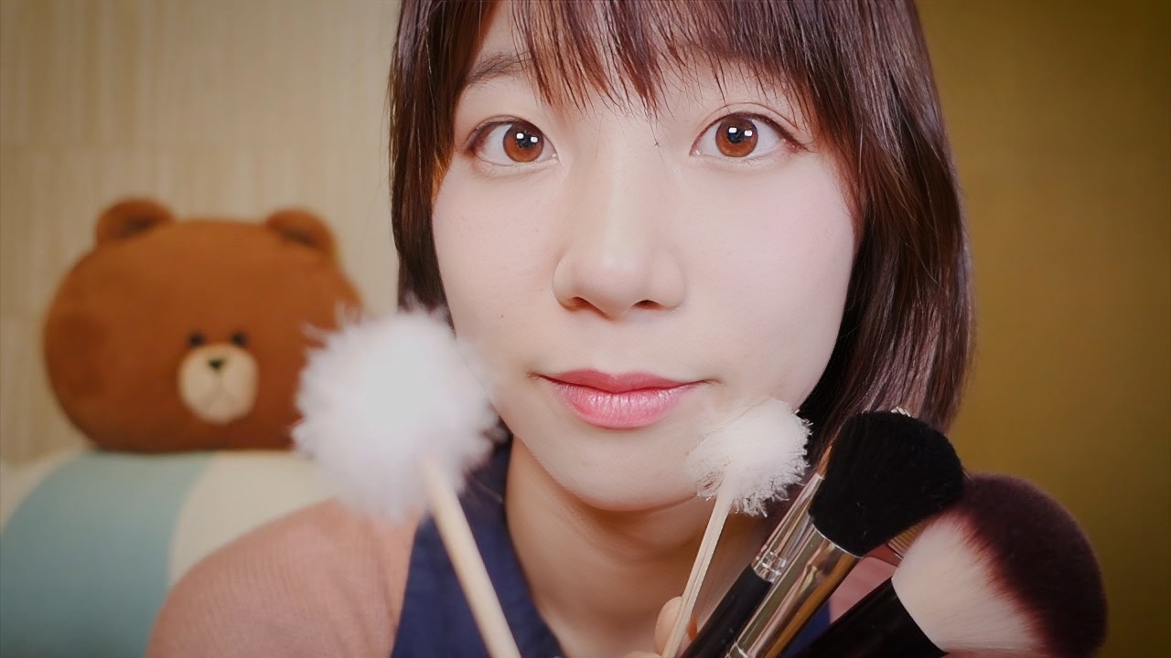 ASMR 用不同的刷子和工具刷耳朵