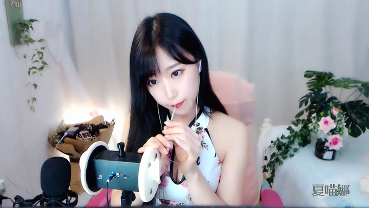 夏喵娜ASMR-旗袍喵给你纸杯耳烛水泡泡